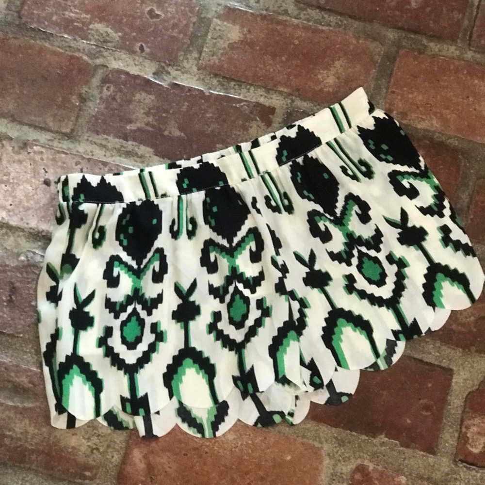 Elastic waist shorts